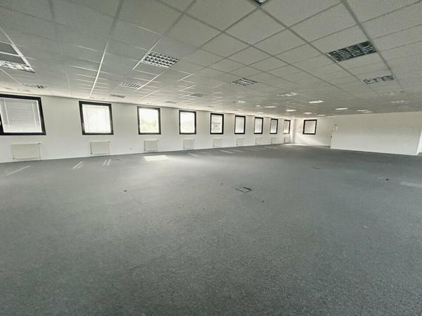 BUREAUX à LOUER de 862 m²