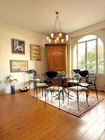 La Rochelle (17000) Grande maison familiale avec jardin à deux pas du centre ville et des parcs