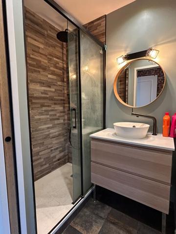 MAGNIFIQUE MAISON 6 PIECES 153m2 AVEC DOUBLE BOX , TERRASSE ET JARDINS ARBORÉ