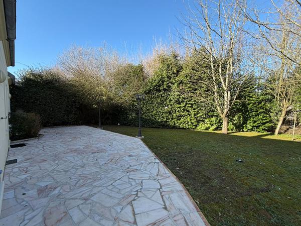 MAGNIFIQUE MAISON 6 PIECES 153m2 AVEC DOUBLE BOX , TERRASSE ET JARDINS ARBORÉ