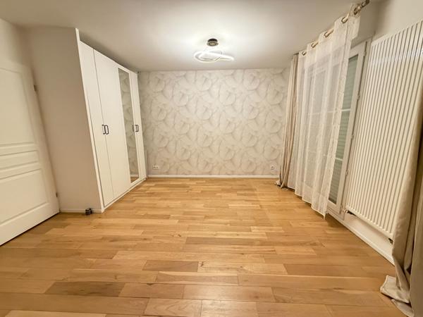 MAGNIFIQUE MAISON 6 PIECES 153m2 AVEC DOUBLE BOX , TERRASSE ET JARDINS ARBORÉ