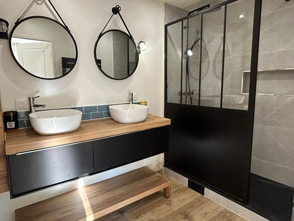 MAGNIFIQUE MAISON 6 PIECES 153m2 AVEC DOUBLE BOX , TERRASSE ET JARDINS ARBORÉ