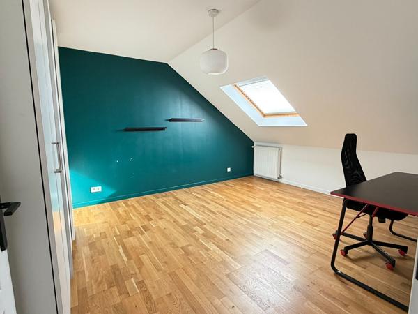 MAGNIFIQUE MAISON 6 PIECES 153m2 AVEC DOUBLE BOX , TERRASSE ET JARDINS ARBORÉ