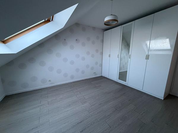 MAGNIFIQUE MAISON 6 PIECES 153m2 AVEC DOUBLE BOX , TERRASSE ET JARDINS ARBORÉ