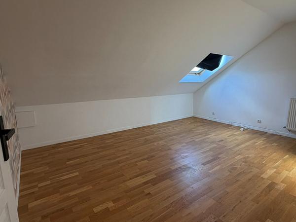 MAGNIFIQUE MAISON 6 PIECES 153m2 AVEC DOUBLE BOX , TERRASSE ET JARDINS ARBORÉ