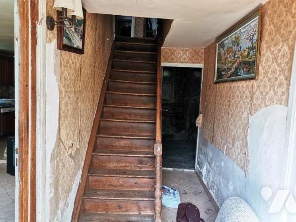 Maison en pierres  cinq chambres sur  1099 m² de terrain