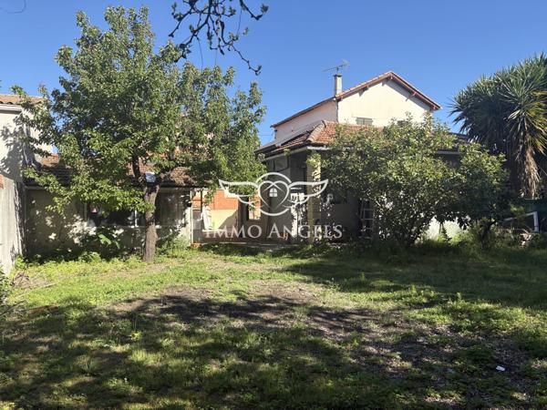 AIGUERELLES-MAISON A RENOVER AVEC 60 M2 D'ANNEXES SUR UN TERRAIN ARBORE DE 640M2