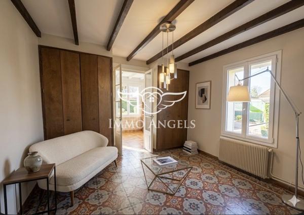 AIGUERELLES-MAISON A RENOVER AVEC 60 M2 D'ANNEXES SUR UN TERRAIN ARBORE DE 640M2