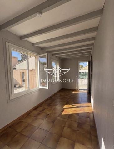 AIGUERELLES-MAISON A RENOVER AVEC 60 M2 D'ANNEXES SUR UN TERRAIN ARBORE DE 640M2