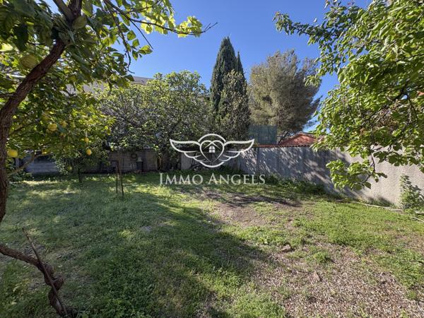 AIGUERELLES-MAISON A RENOVER AVEC 60 M2 D'ANNEXES SUR UN TERRAIN ARBORE DE 640M2
