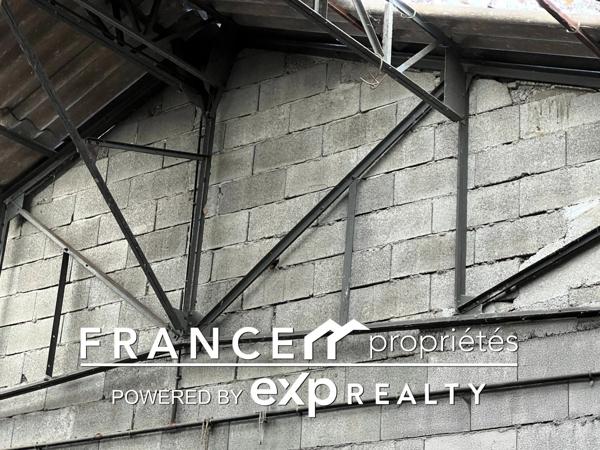 Entrepôt de 300 m² - Centre de Carbonne