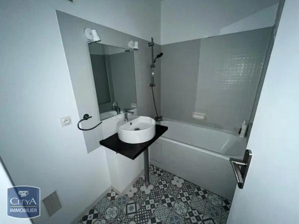 Appartement à louer 3 pièces 65.19m² Tours (37200)