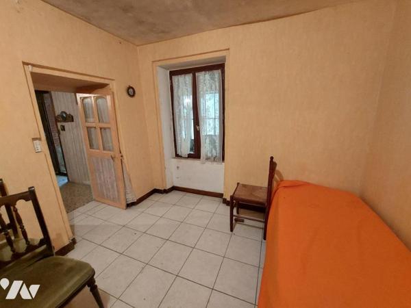 A VENDRE - MAISON A RENOVER - SIMPLE 