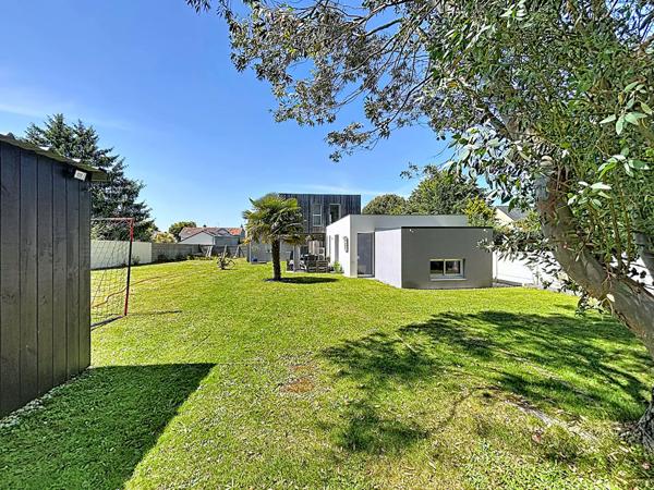CARQUEFOU CENTRE CONTEMPORAINE sur près de 1000m² de terrain !