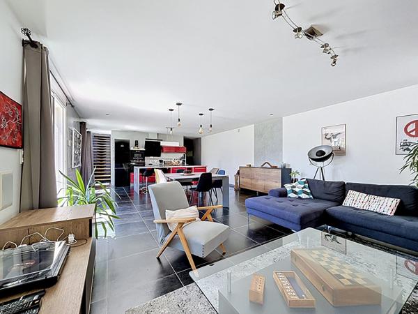 CARQUEFOU CENTRE CONTEMPORAINE sur près de 1000m² de terrain !