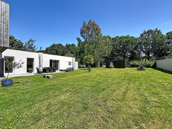 CARQUEFOU CENTRE CONTEMPORAINE sur près de 1000m² de terrain !