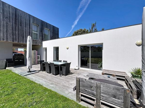 CARQUEFOU CENTRE CONTEMPORAINE sur près de 1000m² de terrain !