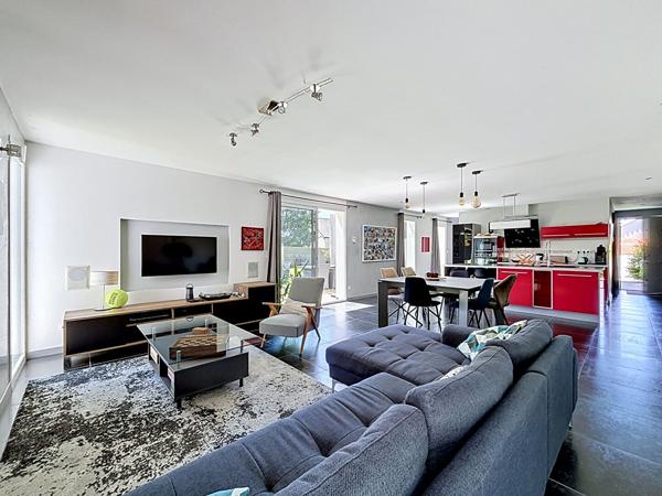 CARQUEFOU CENTRE CONTEMPORAINE sur près de 1000m² de terrain !