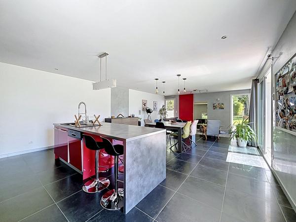 CARQUEFOU CENTRE CONTEMPORAINE sur près de 1000m² de terrain !