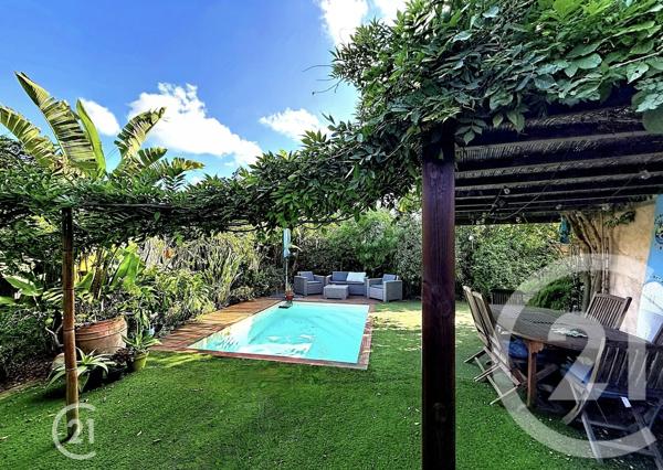 Maison à vendre  5 pièces - 116 m 2   HYERES  - 83