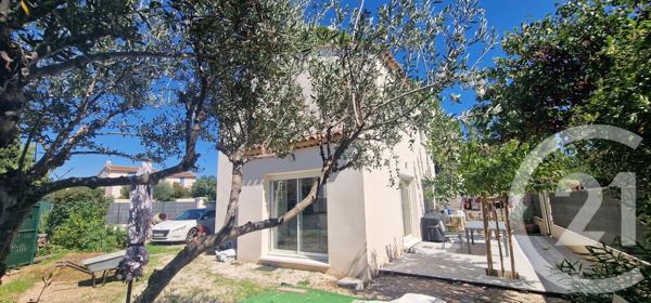 Maison à vendre  5 pièces - 116 m 2   HYERES  - 83