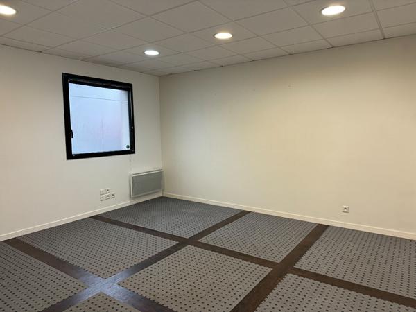 A LOUER - Bureau dans un ensemble médical à 2mn de l'axe ST MALO - ST BRIEUC