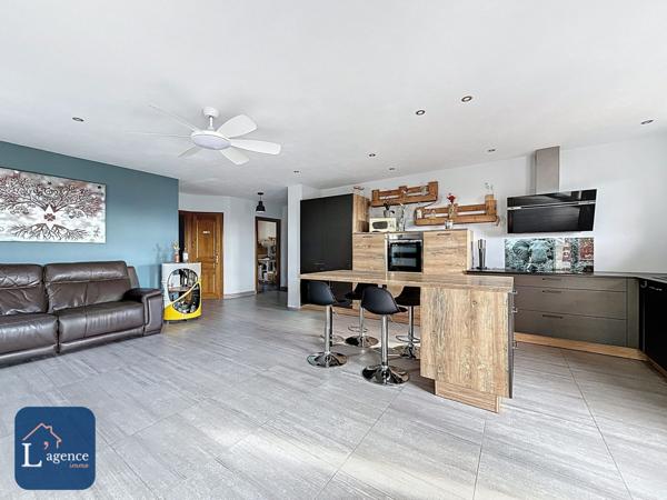 APPARTEMENT T3 74 M² – DERNIER ÉTAGE – GARAGE + PARKING – BALCON – VUE ALPES – ENTIÈREMENT RÉNOVÉ – CROZET 01170