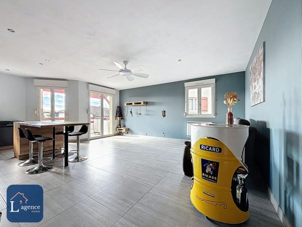 APPARTEMENT T3 74 M² – DERNIER ÉTAGE – GARAGE + PARKING – BALCON – VUE ALPES – ENTIÈREMENT RÉNOVÉ – CROZET 01170