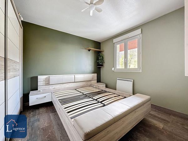 APPARTEMENT T3 74 M² – DERNIER ÉTAGE – GARAGE + PARKING – BALCON – VUE ALPES – ENTIÈREMENT RÉNOVÉ – CROZET 01170