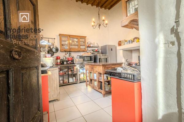 DEMEURE EN PIERRES Les Angles 7 pièce(s) 170 m2 - TOITURE NEUVE