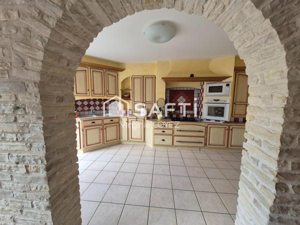 Propriété de 270 m2 avec fort potentiel.