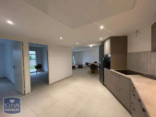 Appartement à louer 3 pièces 79m²