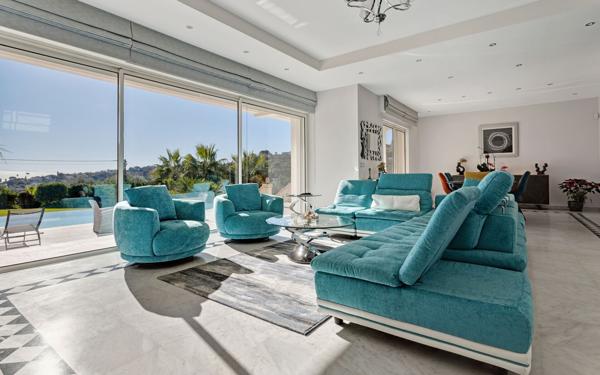 Maison à vendre    5 pièces •  Antibes