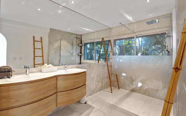 Maison à vendre    5 pièces •  Antibes