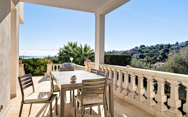 Maison à vendre    5 pièces •  Antibes