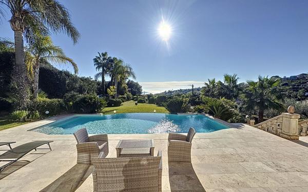 Maison à vendre    5 pièces •  Antibes