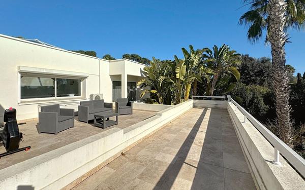 Maison à vendre    5 pièces •  Antibes