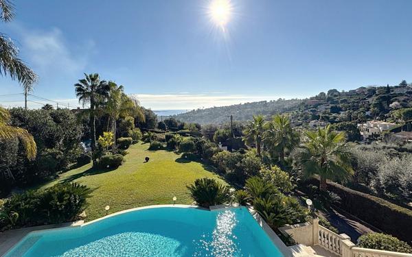 Maison à vendre    5 pièces •  Antibes