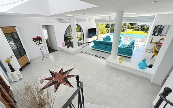 Maison à vendre    5 pièces •  Antibes