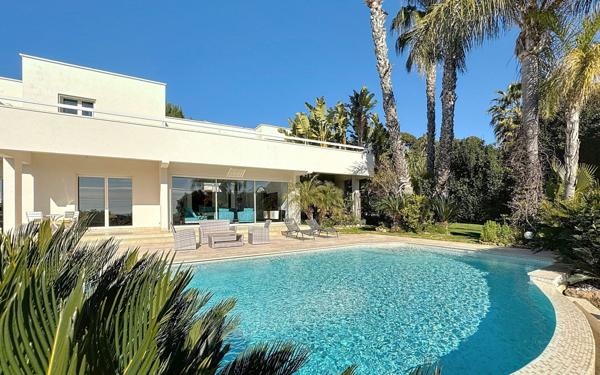 Maison à vendre    5 pièces •  Antibes