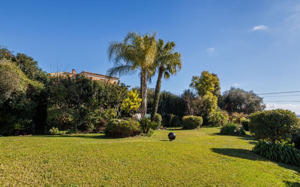 Maison à vendre    5 pièces •  Antibes