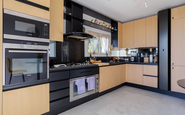 Maison à vendre    5 pièces •  Antibes