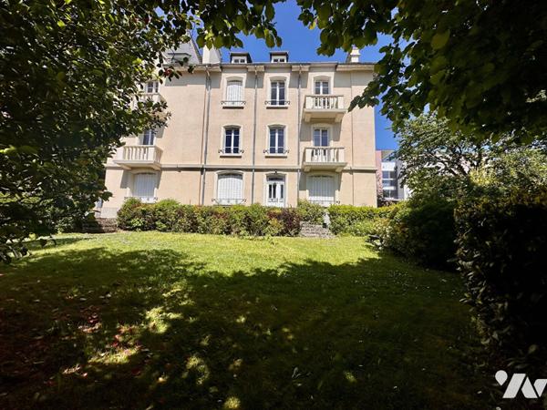 NOUVEAUTE  - PARC DU THABOR - REZ DE JARDIN HÔTEL PARTICULIER