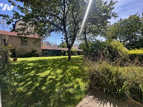 NOUVEAUTE  - PARC DU THABOR - REZ DE JARDIN HÔTEL PARTICULIER