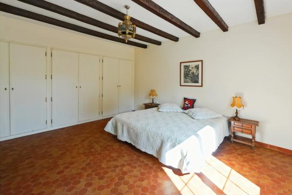 Maison remarquable sur 2964 m² à Cestas : un véritable havre de paix.