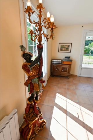 Maison remarquable sur 2964 m² à Cestas : un véritable havre de paix.