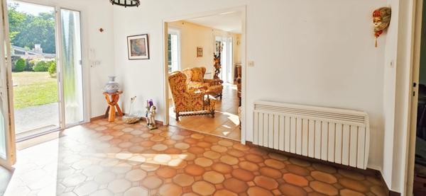 Maison remarquable sur 2964 m² à Cestas : un véritable havre de paix.