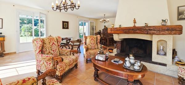 Maison remarquable sur 2964 m² à Cestas : un véritable havre de paix.