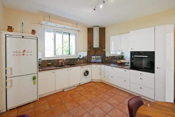 Maison remarquable sur 2964 m² à Cestas : un véritable havre de paix.