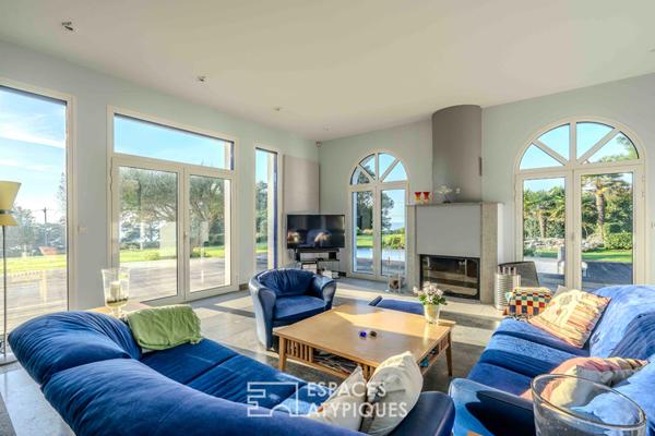 Villa d’exception surplombant l’océan avec piscine sur son parc paysagé